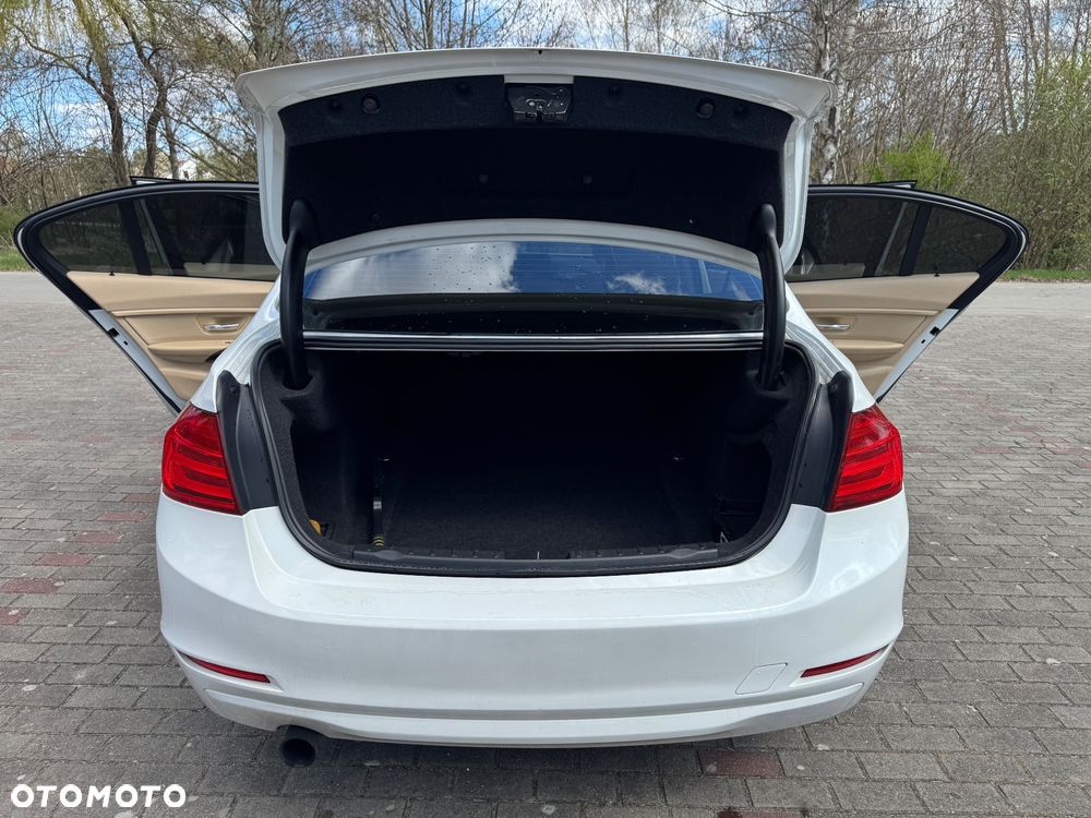 BMW Seria 3 320i - 16