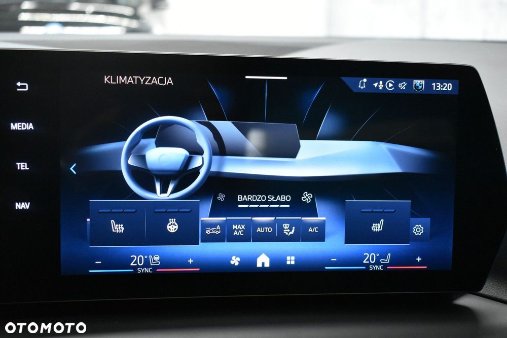 BMW Seria 2 220i mHEV - 13