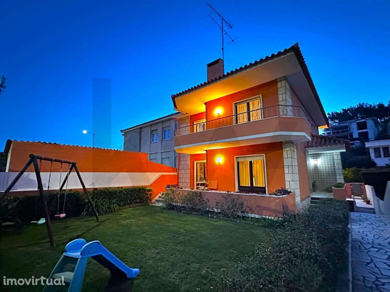 Moradia T4+1 com jardim e garagem para 3 carros na Av. de Sintra, Casc - Grande imagem: 2/60