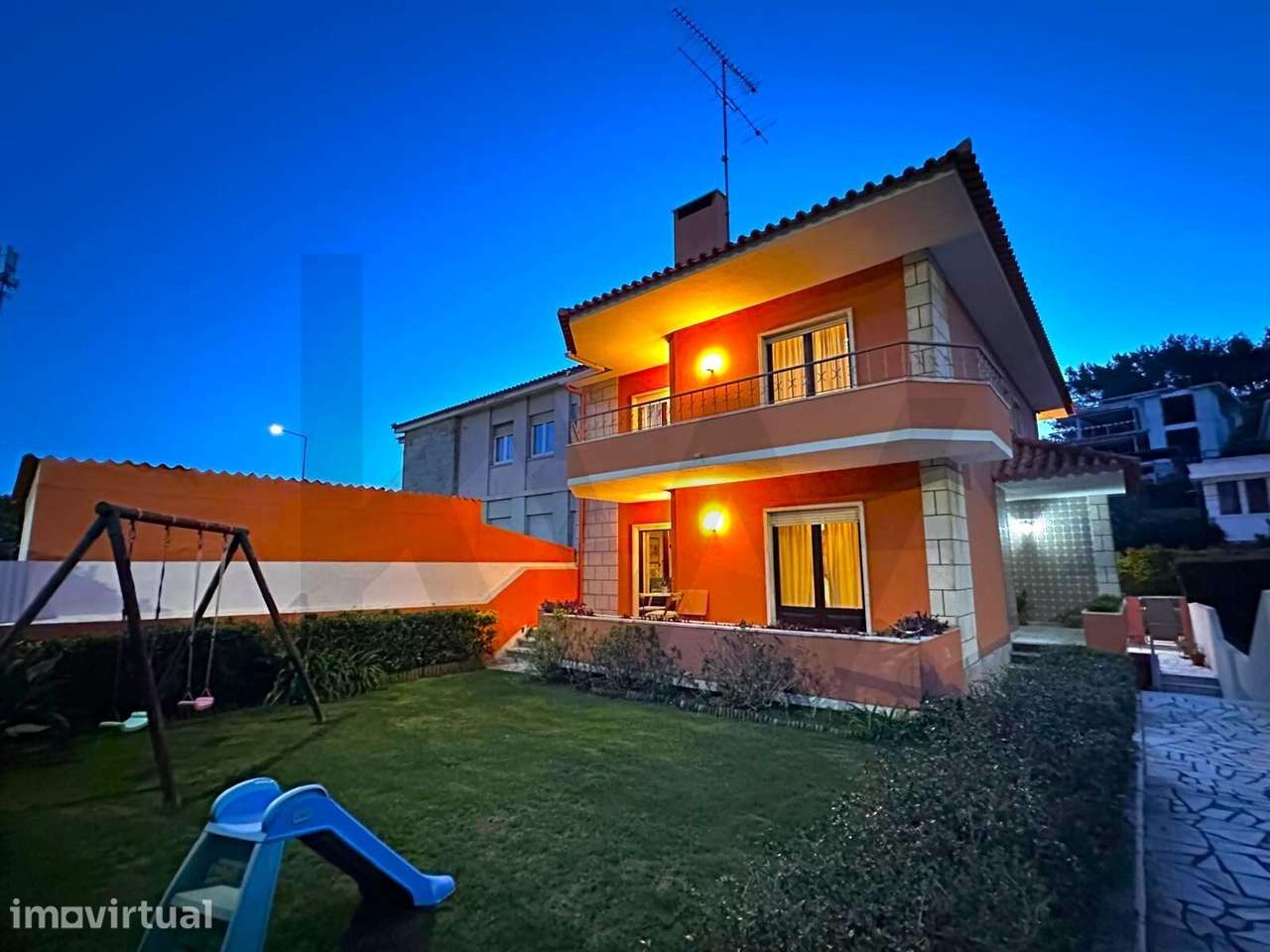 Moradia T4+1 com jardim e garagem para 3 carros na Av. de Sintra, Casc - Grande imagem: 2/60