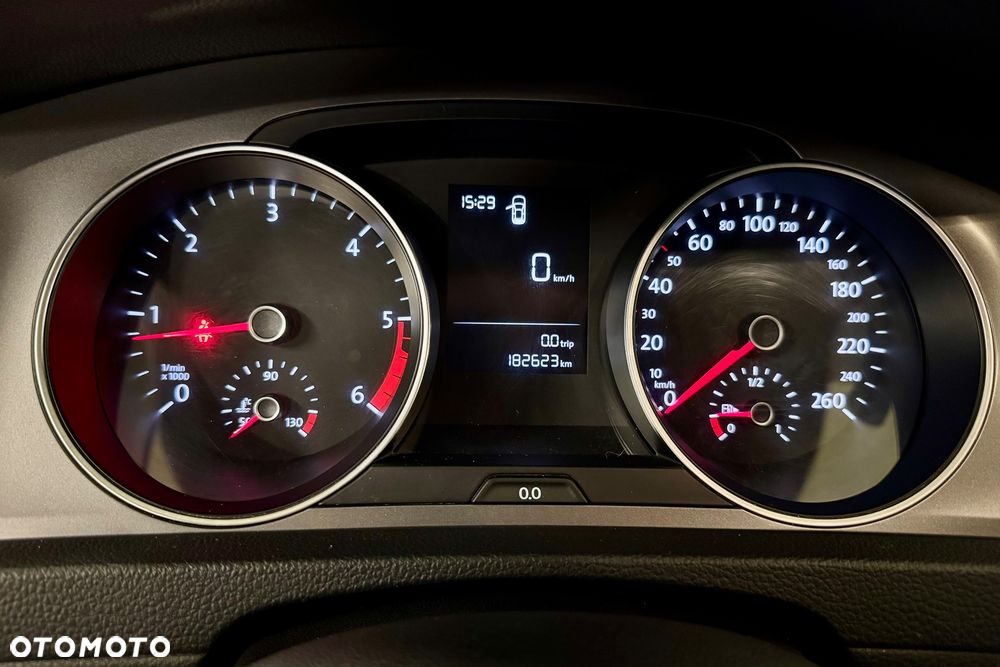 Volkswagen Golf - 25