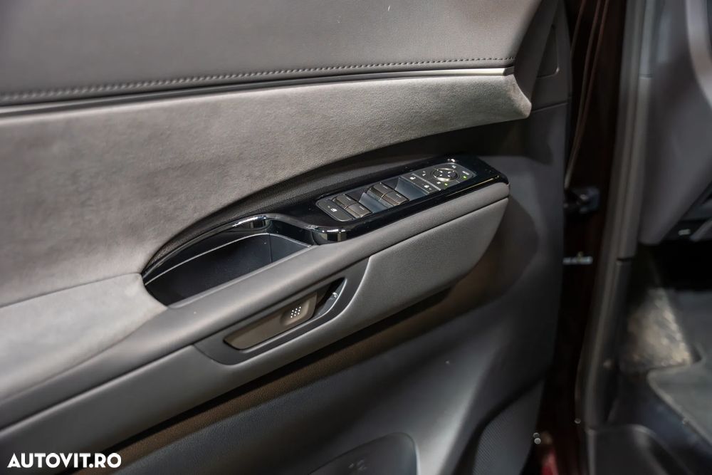 Lexus LM 350h Luxury - 28