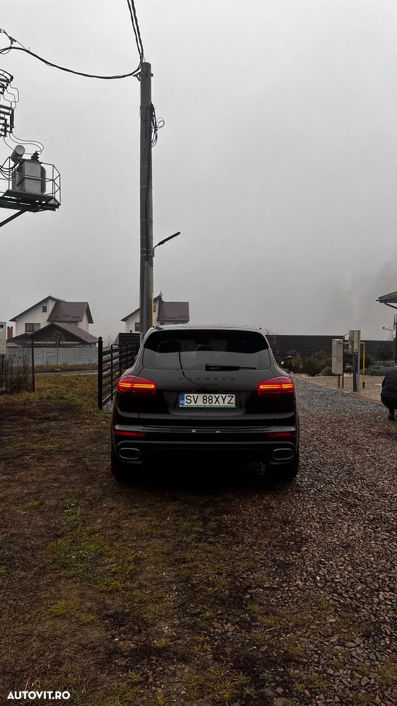 Porsche Cayenne 3.0 L - 8