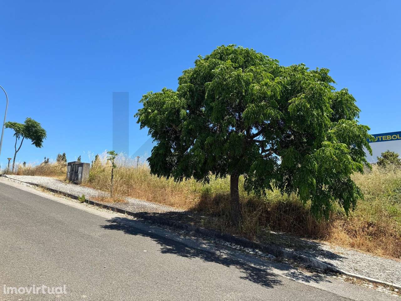 Para venda | Lote de terreno urbano com 409m2 | em Janas, Sintra - Grande imagem: 3/15