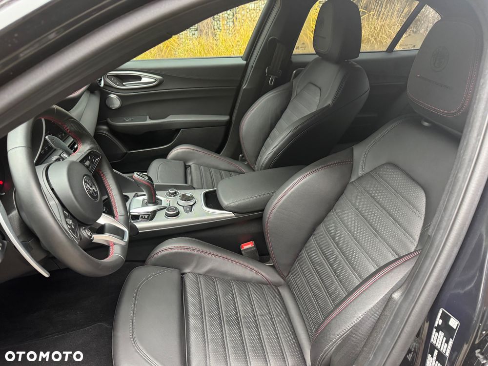 Alfa Romeo Giulia 2.0 Turbo Competizione Q4 - 10