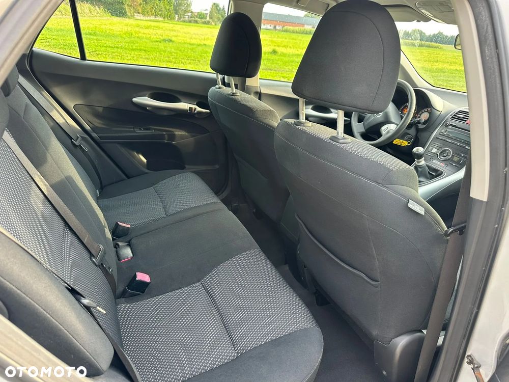 Toyota Auris 1.4 D-4D - 11