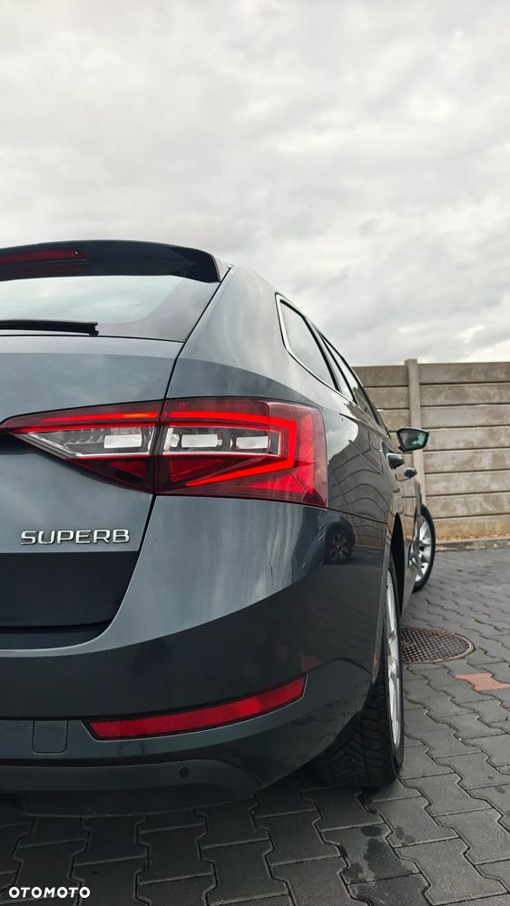 Skoda Superb 2.0 TDI Premium Edition - 23
