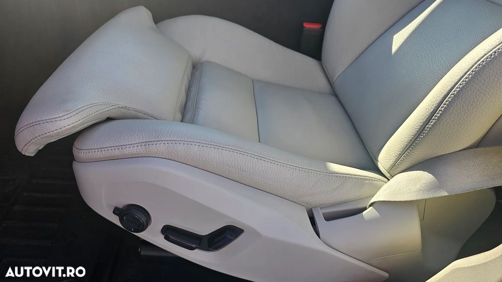 Volvo XC 60 Recharge T8 AWD AT Ultimate Dark - 13