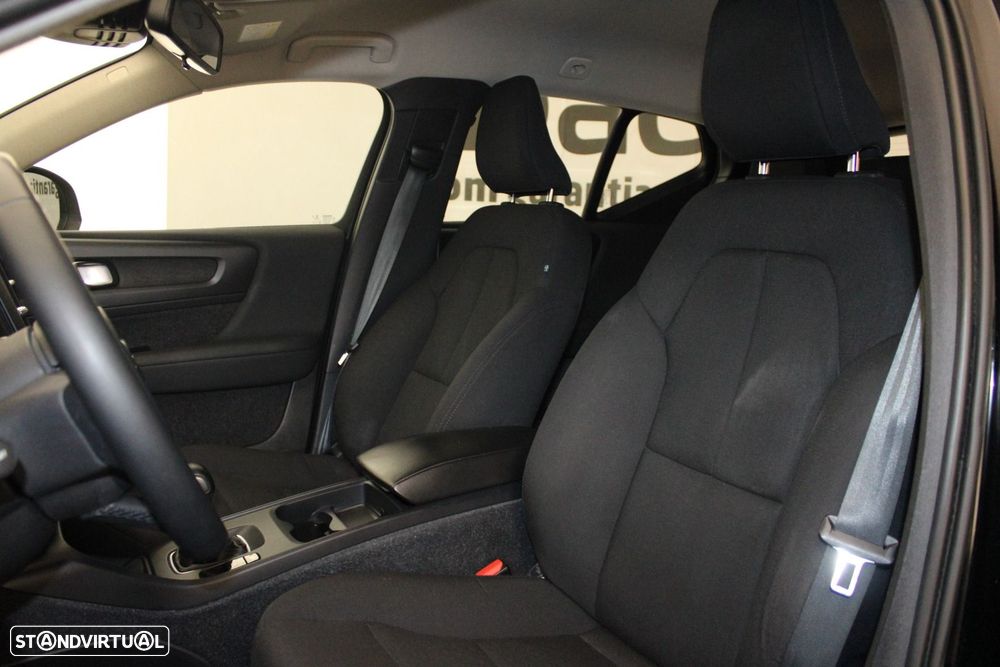 Volvo XC 40 1.5 T2 Momentum Core — fotografia 29
