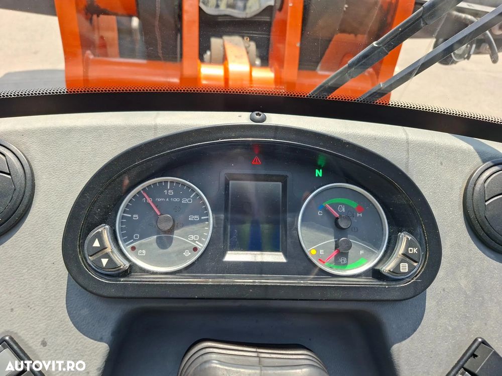 Hitachi ZW95-6C  4x4 - 21