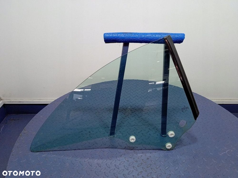 MERCEDES CLK W209 SZYBA  TYŁ PRAWA - 1