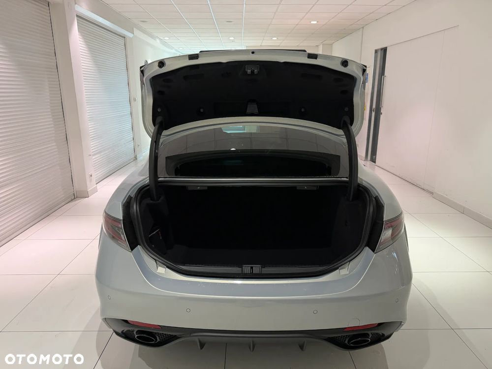Alfa Romeo Giulia 2.0 Turbo Veloce Q4 - 13