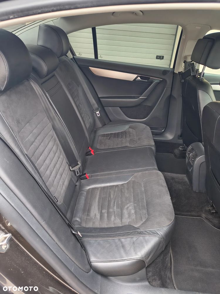 Volkswagen Passat 2.0 TSI Highline - 24