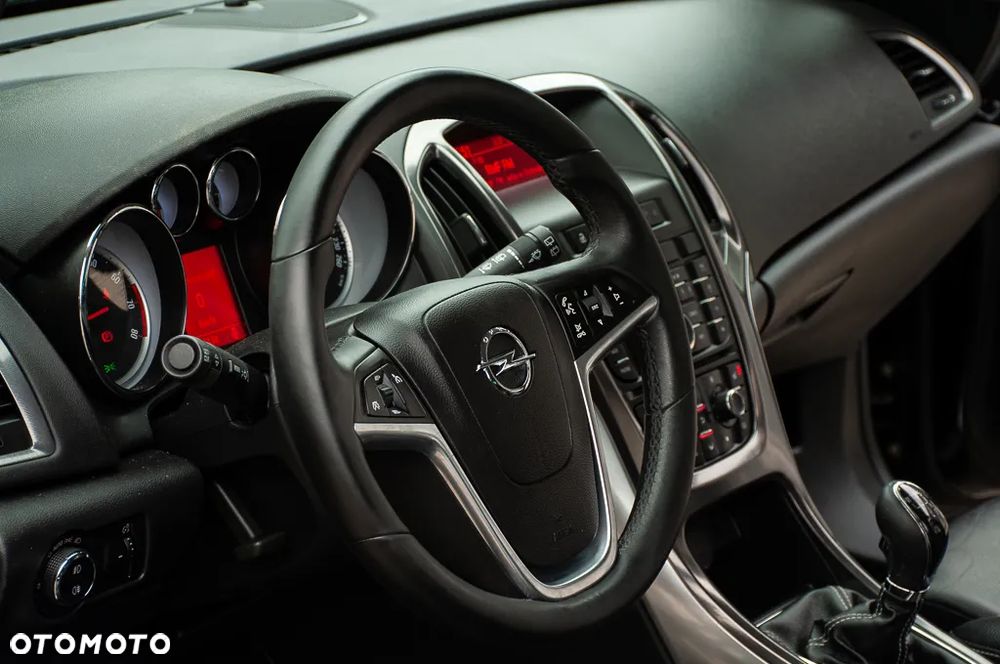 Opel Astra 1.6 Turbo Edition - 33