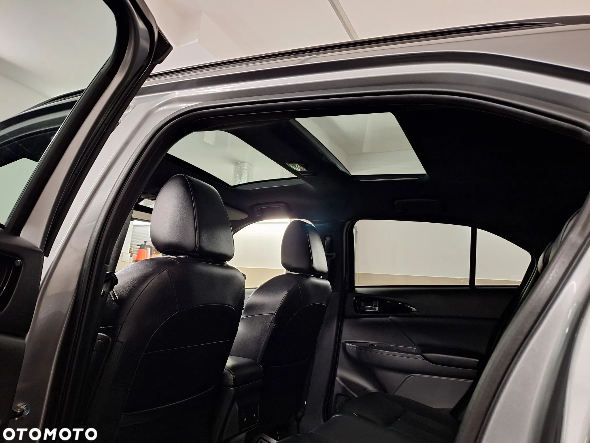 Mitsubishi Eclipse Cross Plug-In Hybrid 4WD Top - 25