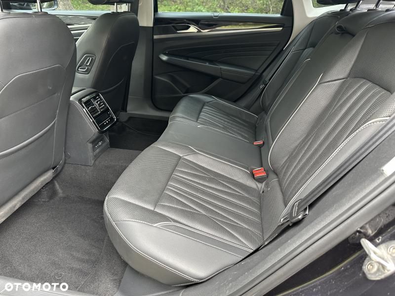 Volkswagen Passat - 11