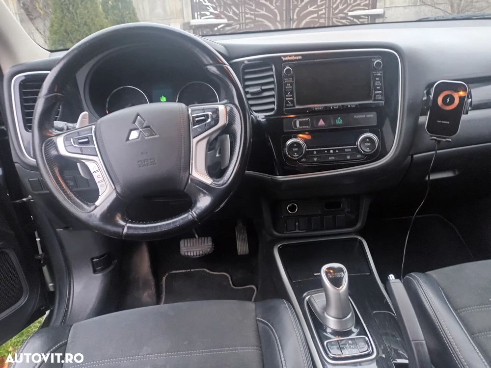 Mitsubishi Outlander 2.0 4WD CVT Plus - 4