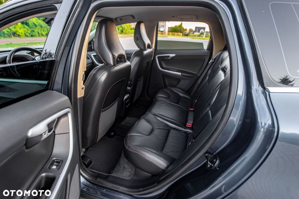 Volvo XC 60 D5 AWD Momentum - 21
