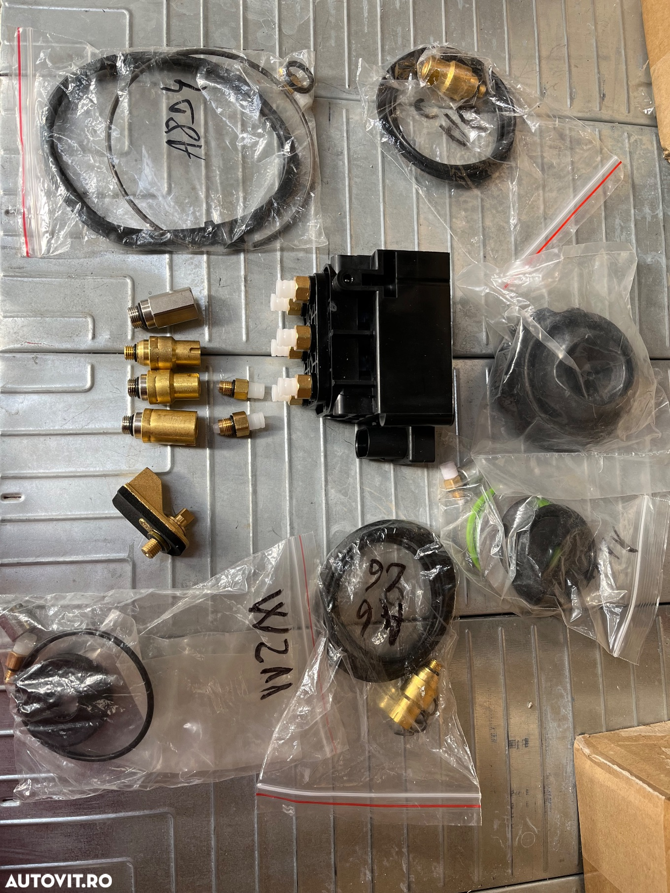 Kit reparatie compresor perne aer orice model wabco continental  vw audi porsche land rover bmw range rover jaguar cilindru piston segment garnituri cayenne touareg q7 a6 a7 a8 - 23