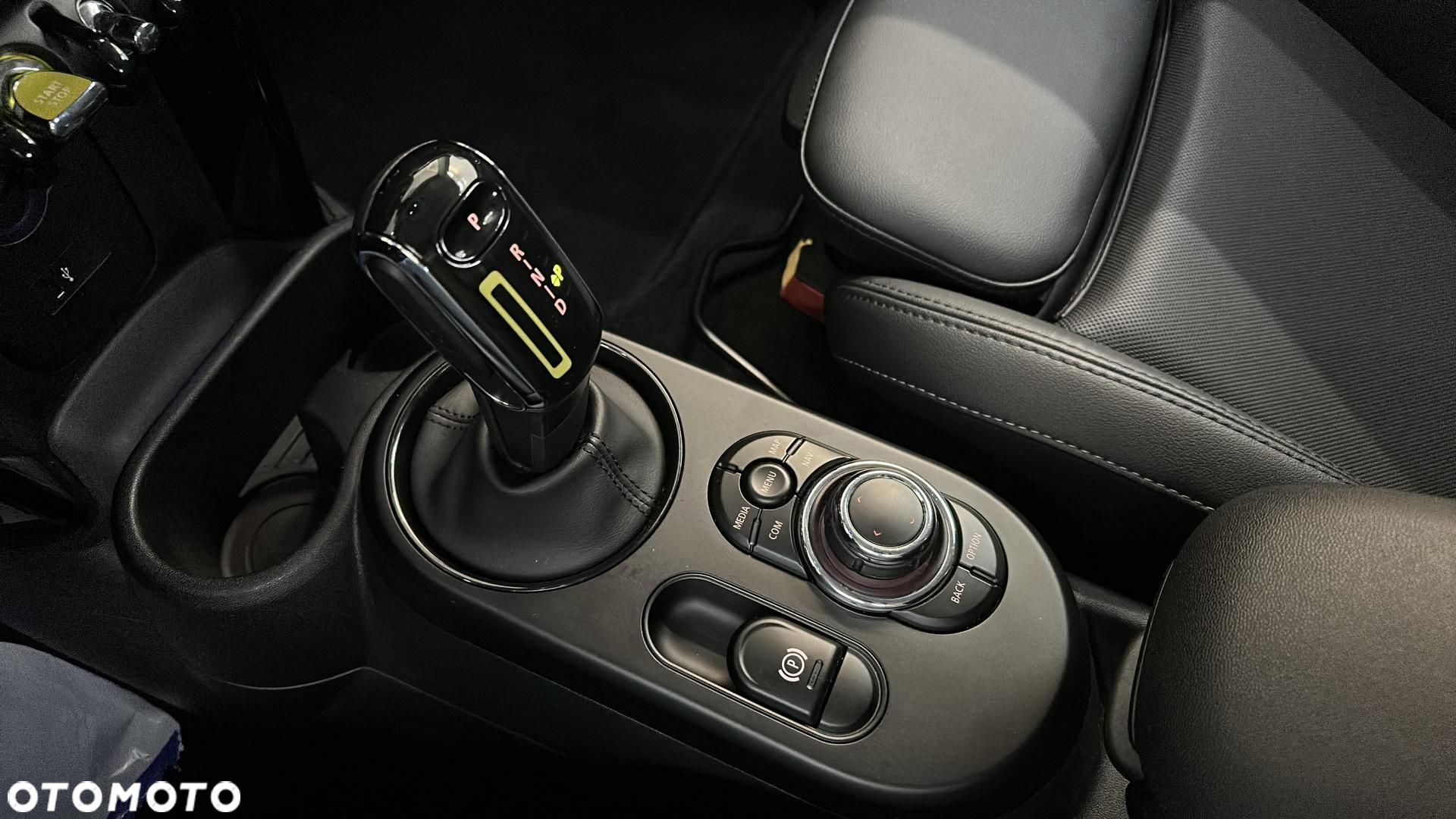 MINI Cooper SE Classic Trim - 18