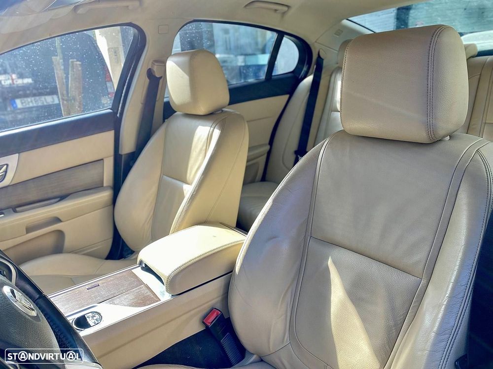 Jaguar XF 2.2 D Premium Luxury - 17