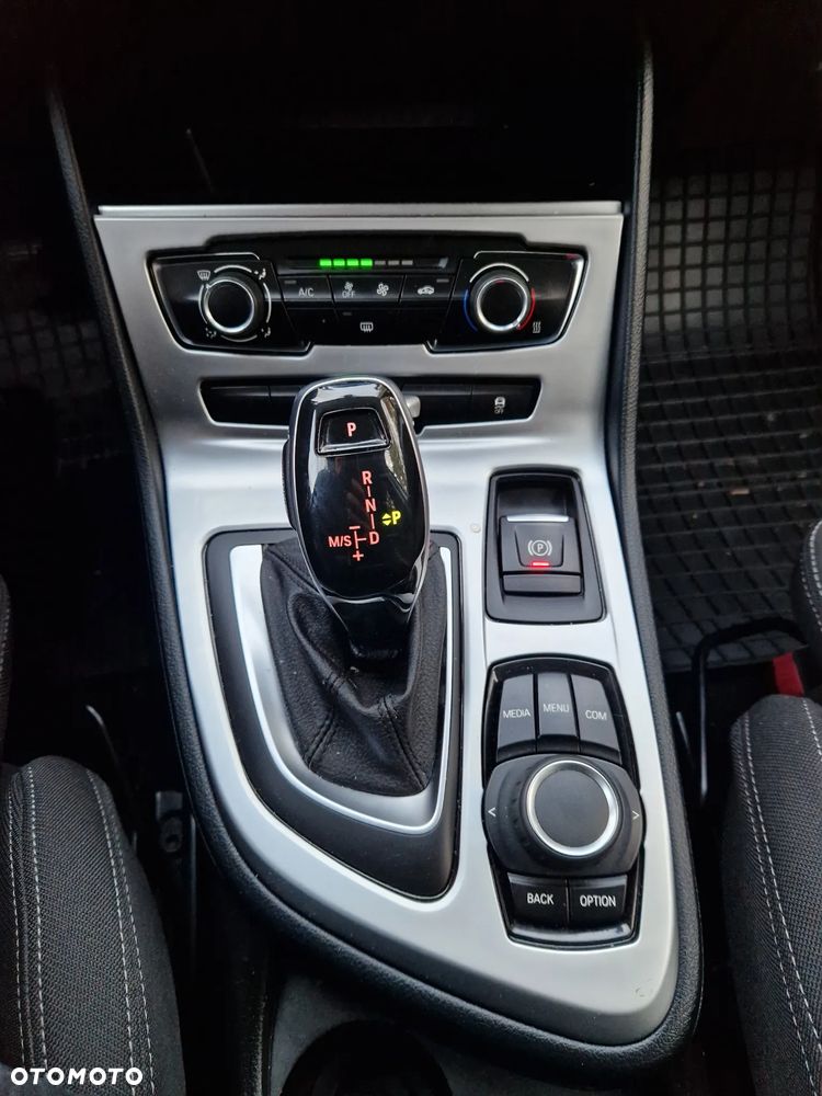 BMW Seria 2 218d Advantage - 12