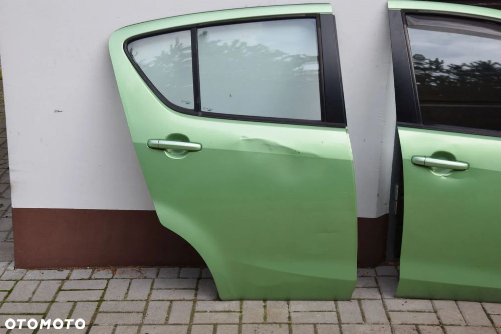 Opel Agila B II 08-15 Drzwi prawe tylne prawy tył zielone ZJD ZJDB kompletne do malowania - 1