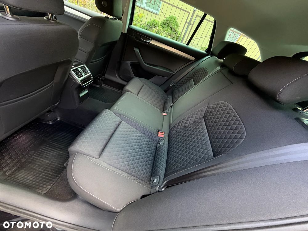 Skoda Superb 2.0 TDI SCR Ambition DSG - 32