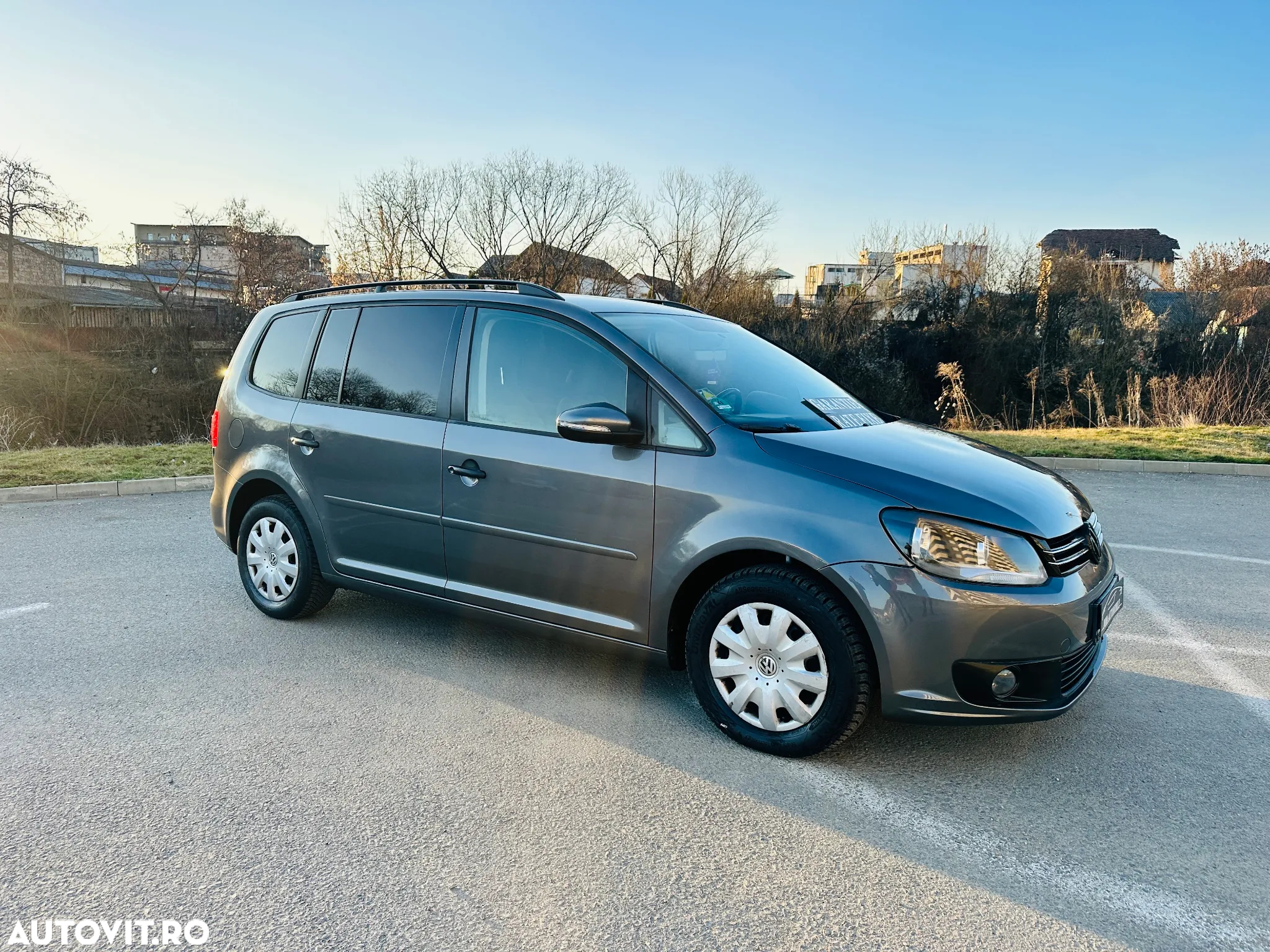 Volkswagen Touran 1.6 TDI DPF BlueMotion Technology DSG Comfortline - 6