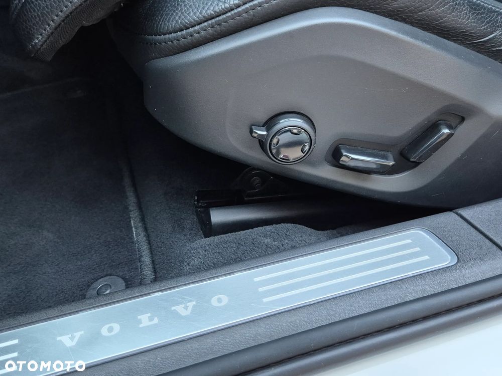 Volvo S90 D4 SCR Momentum Pro - 30