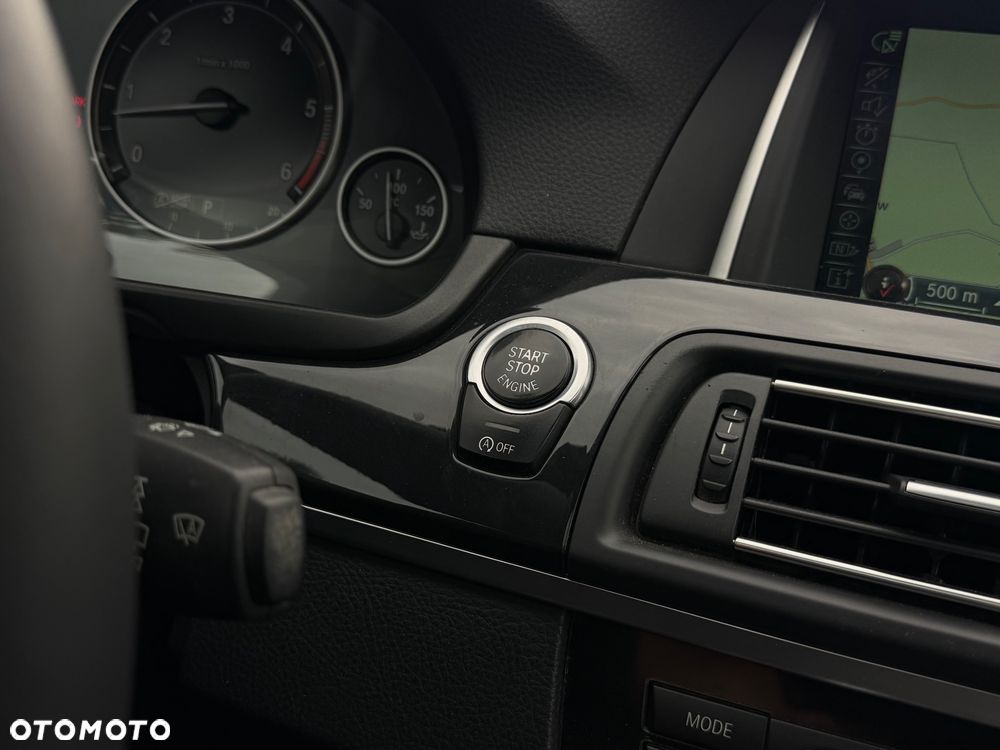 BMW Seria 5 530d xDrive Modern Line - 24