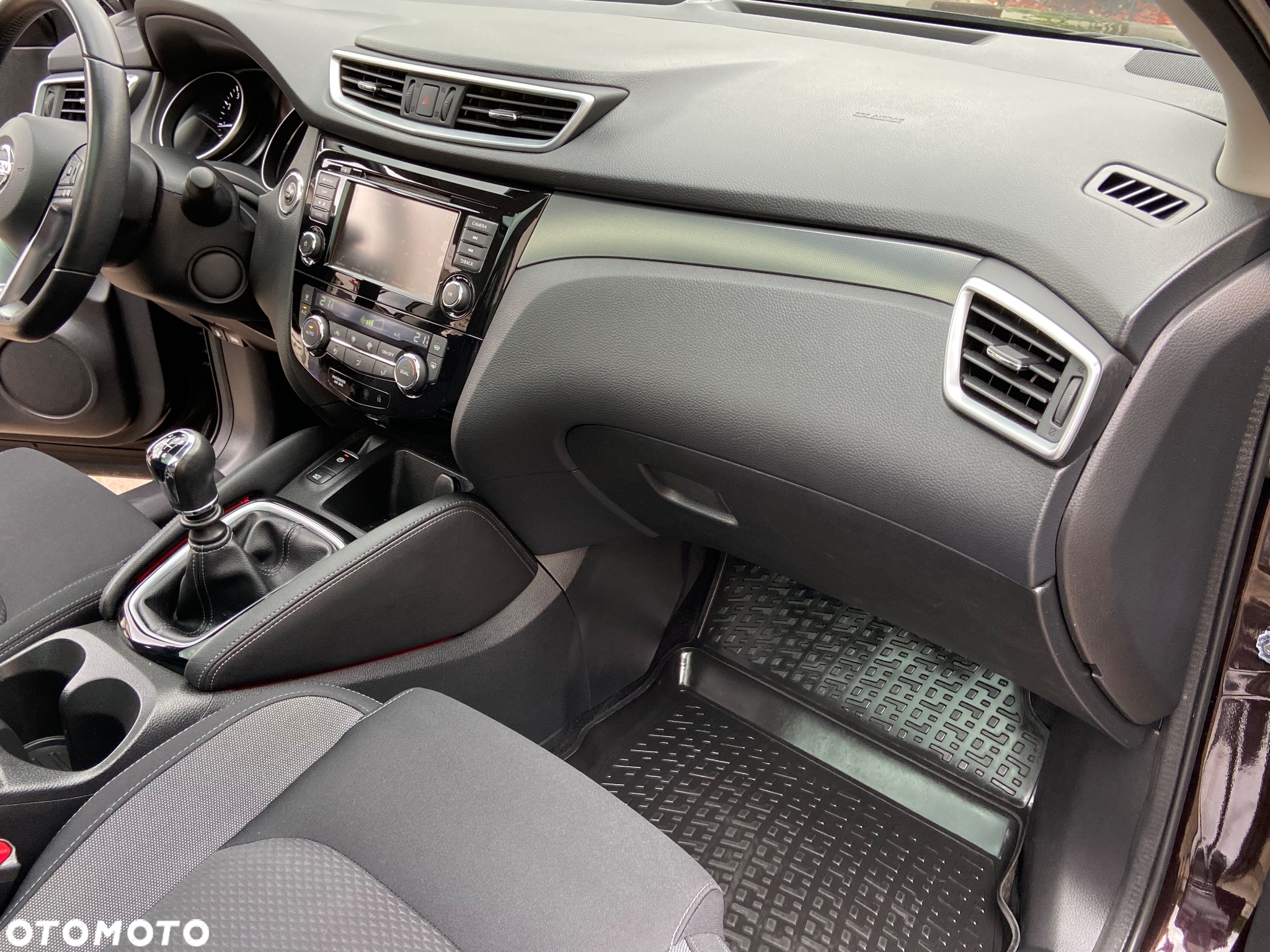 Nissan Qashqai 1.3 DIG-T N-Connecta - 40