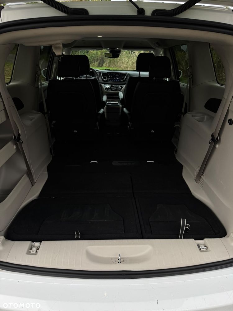 Chrysler Pacifica - 40