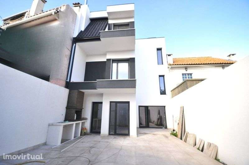 Moradia T4 nova com logradouro | Amora, Seixal - Grande imagem: 2/12