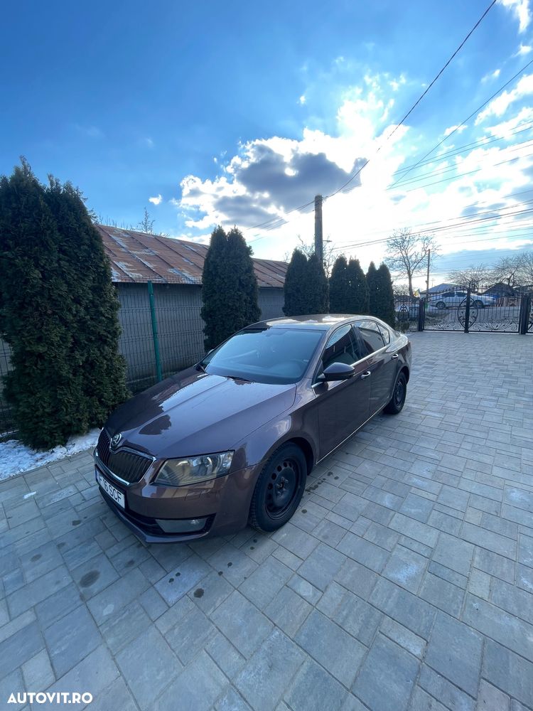 Skoda Octavia 1.6 TDI STYLE DSG - 2