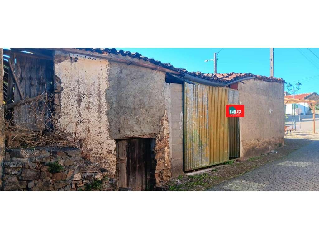 Moradia T2 para Recuperação Total no Centro da Vila de Carvoeiro - ... - Grande imagem: 3/10