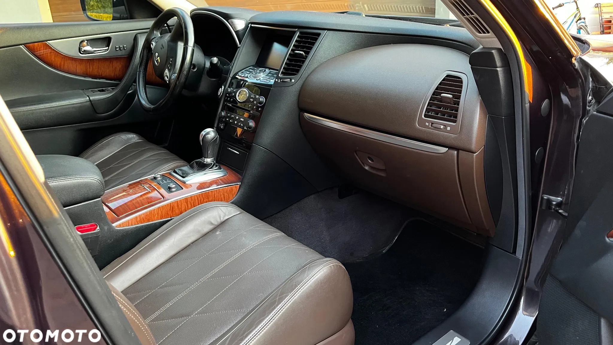 Infiniti FX - 10