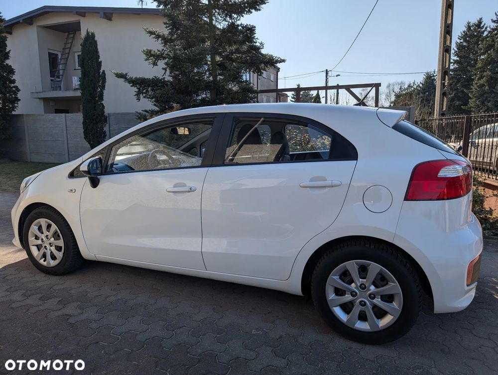 Kia Rio - 8