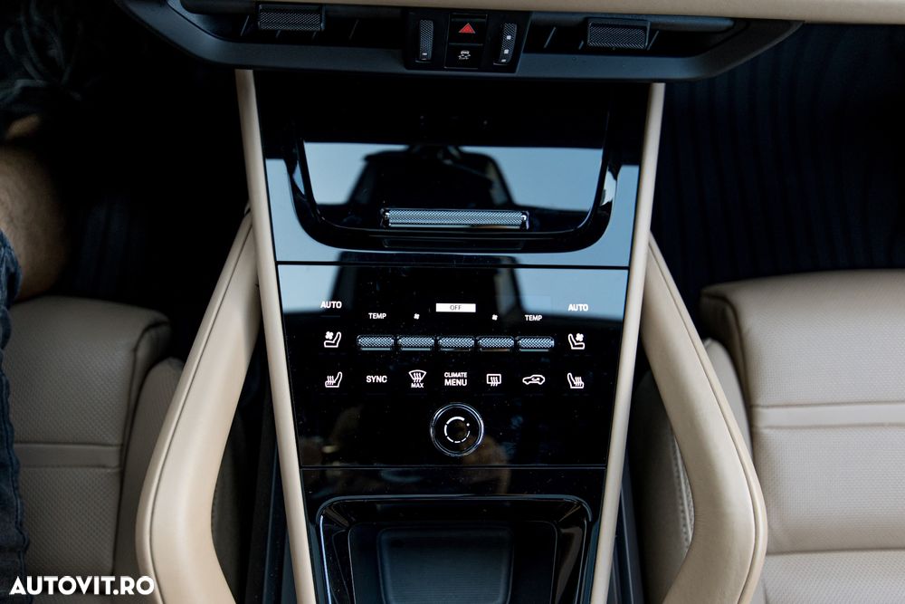 Porsche Cayenne - 30