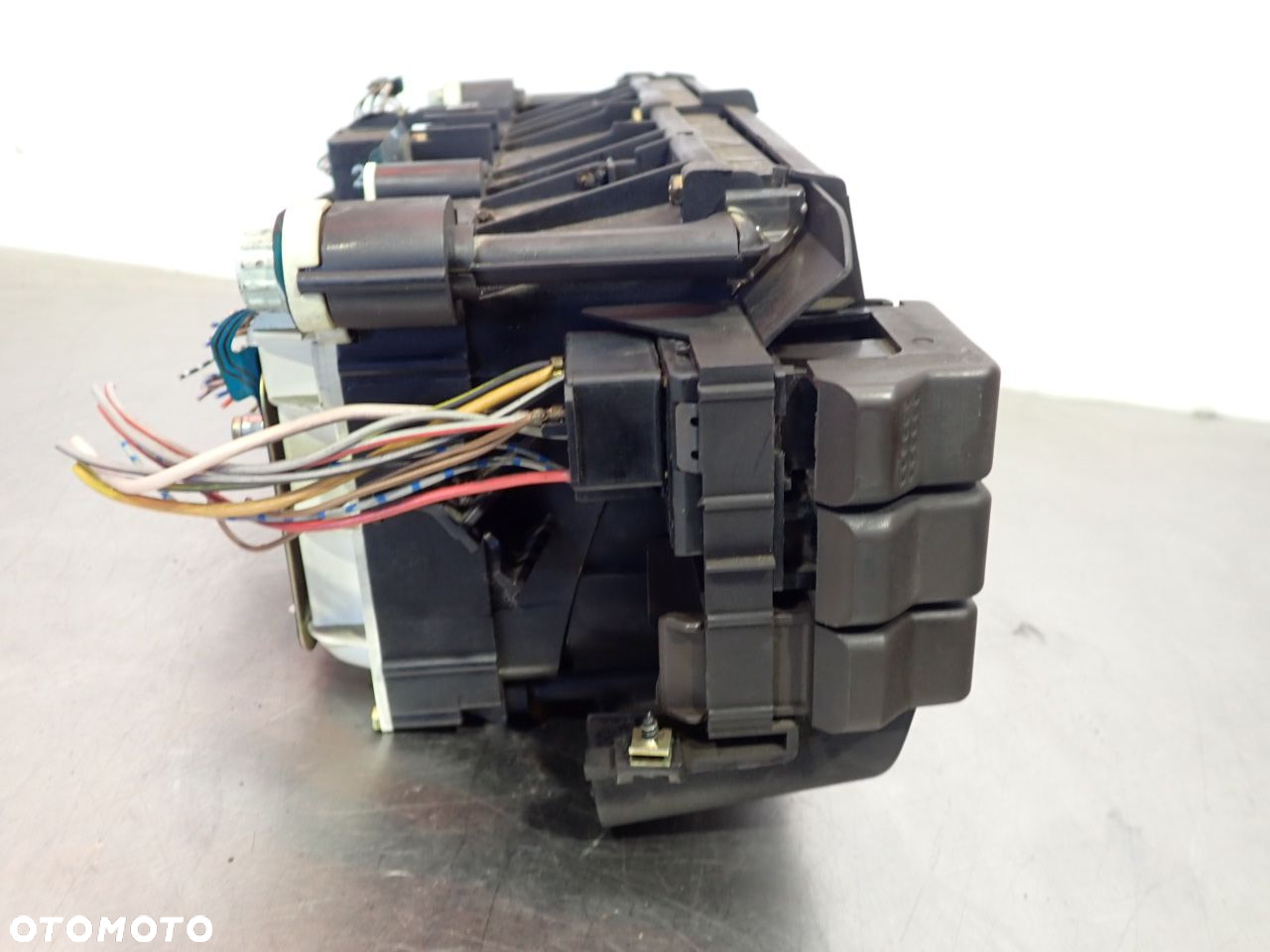 LICZNIK AUDI 80 B2 81117331   81117332 - 9