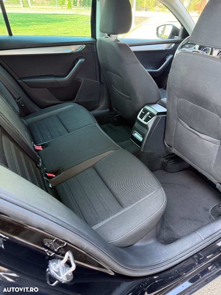 Skoda Octavia 1.6 TDI DSG Ambition - 11