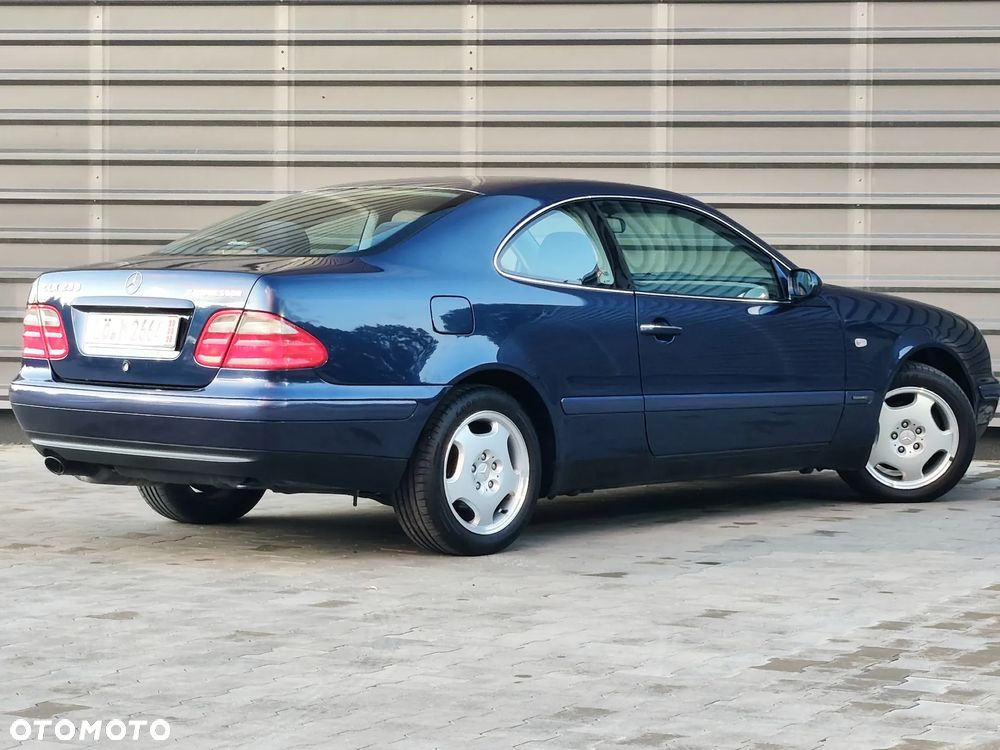 Mercedes-Benz CLK - 16