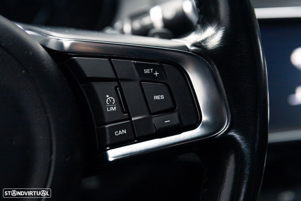 Jaguar XE 2.0 D R-Sport Aut. - 31