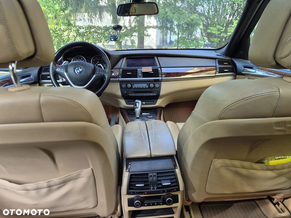 BMW X5 5.0i xDrive - 24