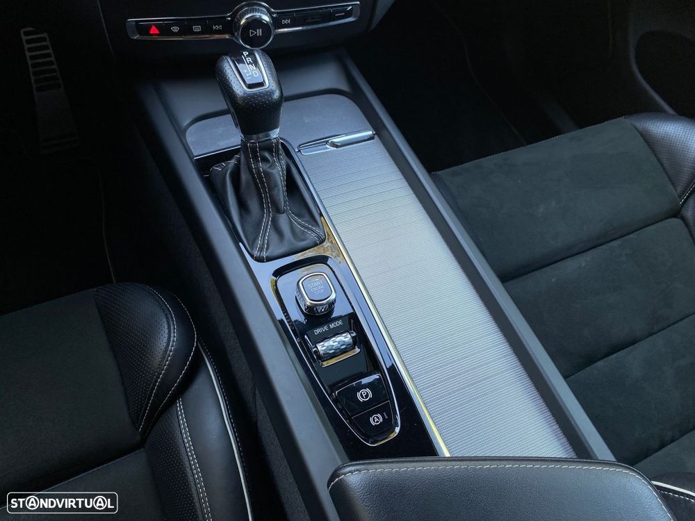 Volvo XC 60 2.0 D4 R-Design AWD Geartronic - 22