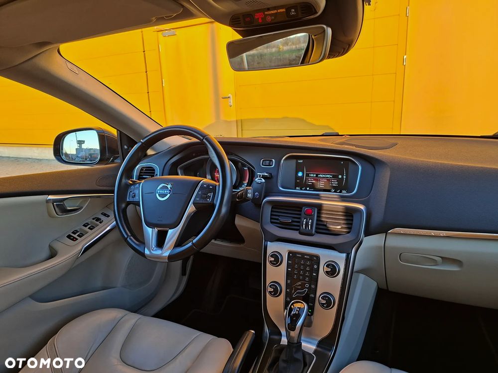 Volvo V40 Cross Country D3 Geartronic Ocean Race - 30