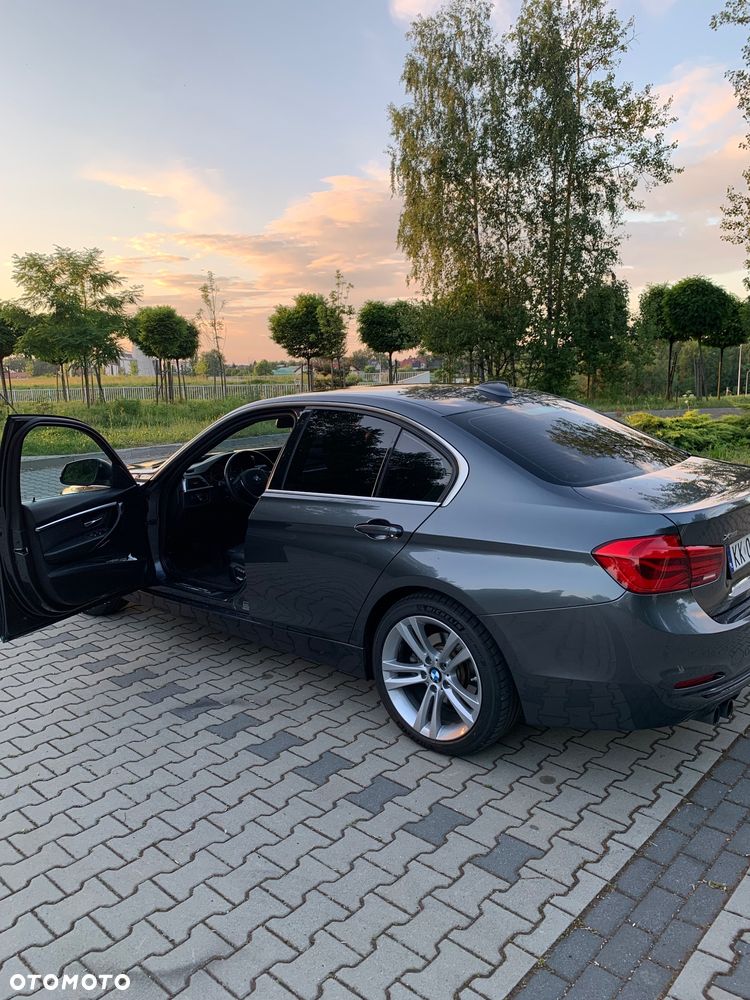 BMW Seria 3 330i GPF xDrive Sport Line Sport - 12