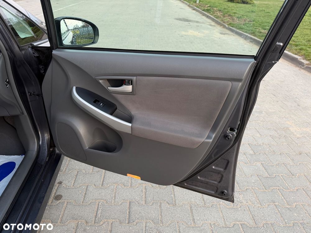 Toyota Prius 1.8 HSD Prestige - 17