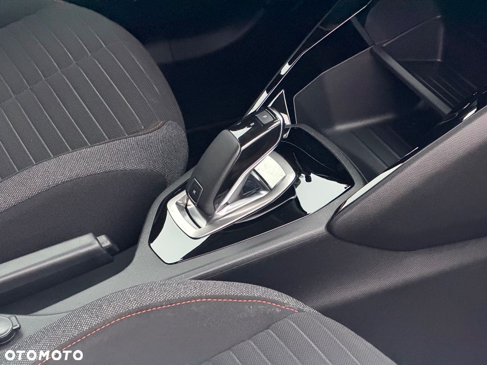 Peugeot 2008 PureTech 130 EAT8 Active Pack - 28