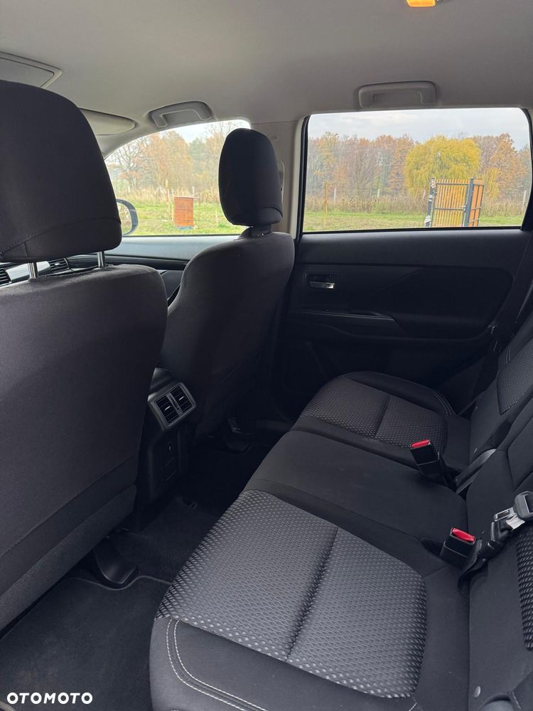 Mitsubishi Outlander 2.0 Instyle Navi 4WD CVT - 14